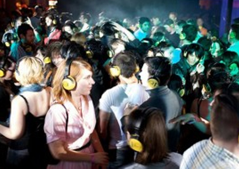 Festa silenciosa faz sucesso em São Paulo